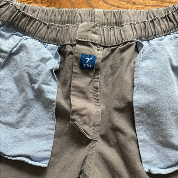 Gray men’s Chubbies medium shorts with 7 inch inseam - Picture 12 of 16